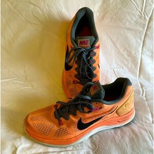 👟🌺Nike Sneakers in a muted orange, size 10.5